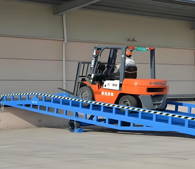 介休移动式卸货平台（叉车用）